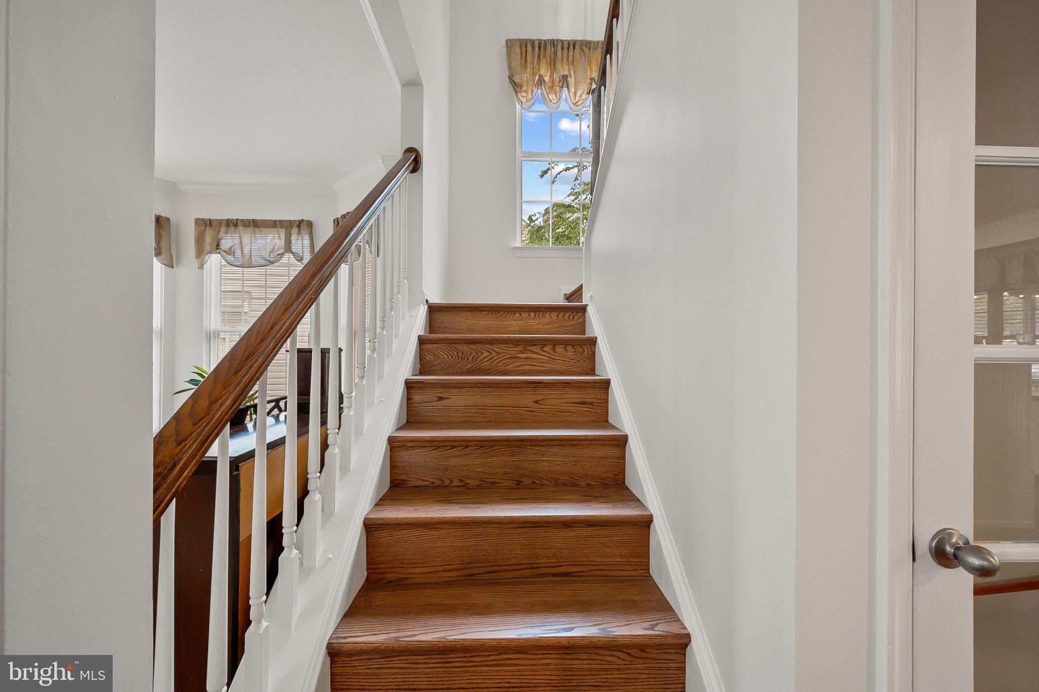 ROUND HILL - Residential