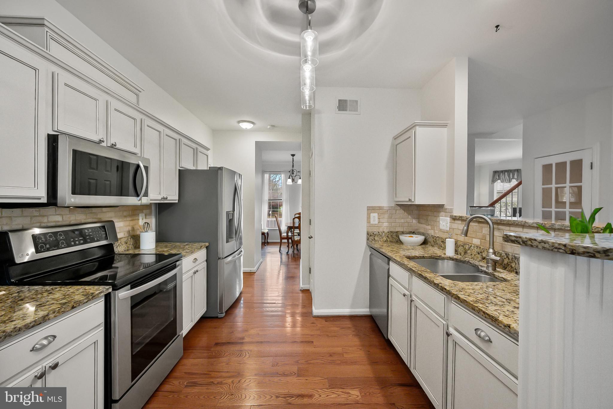 ROUND HILL - Residential