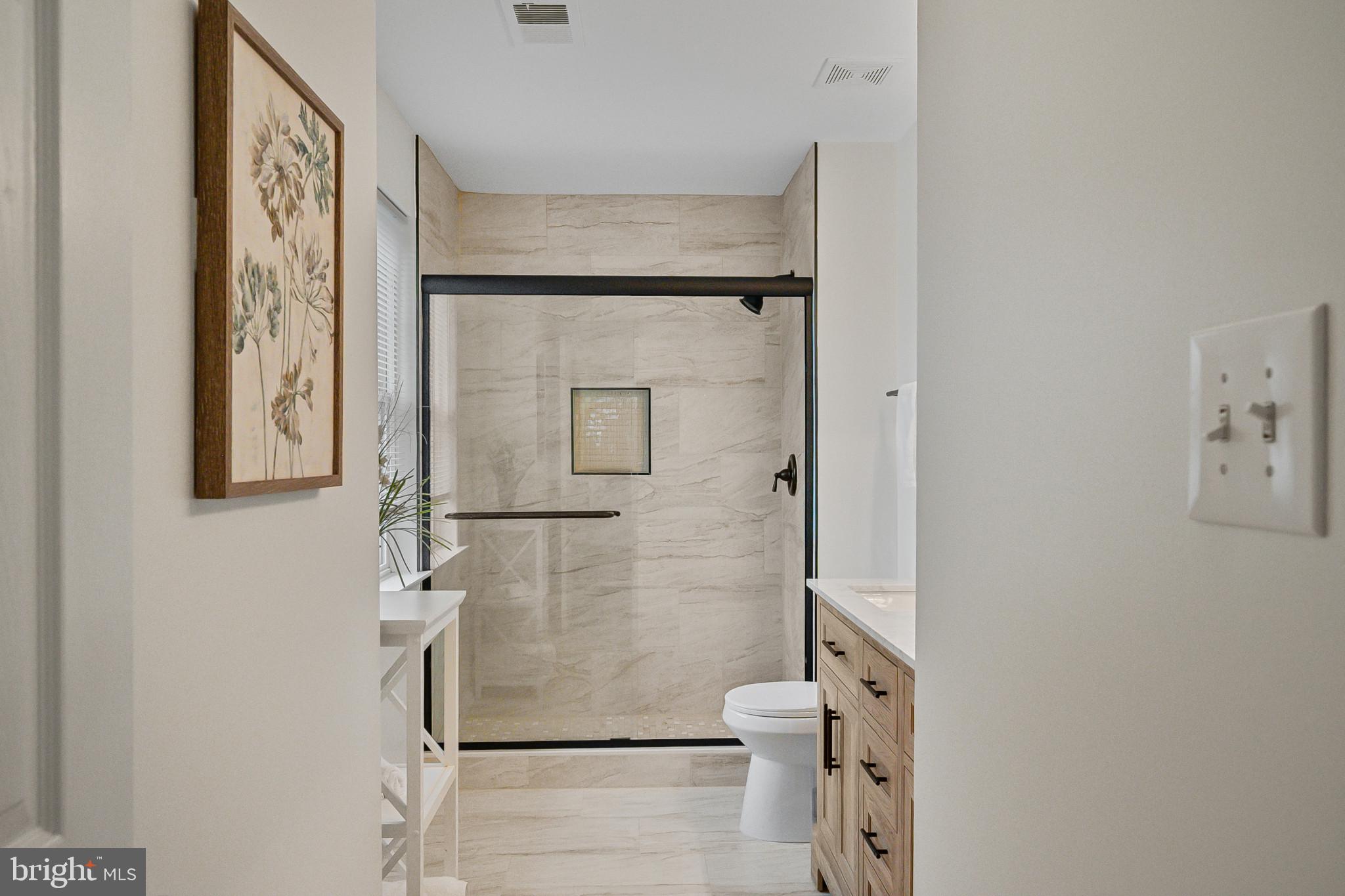 ROUND HILL - Residential