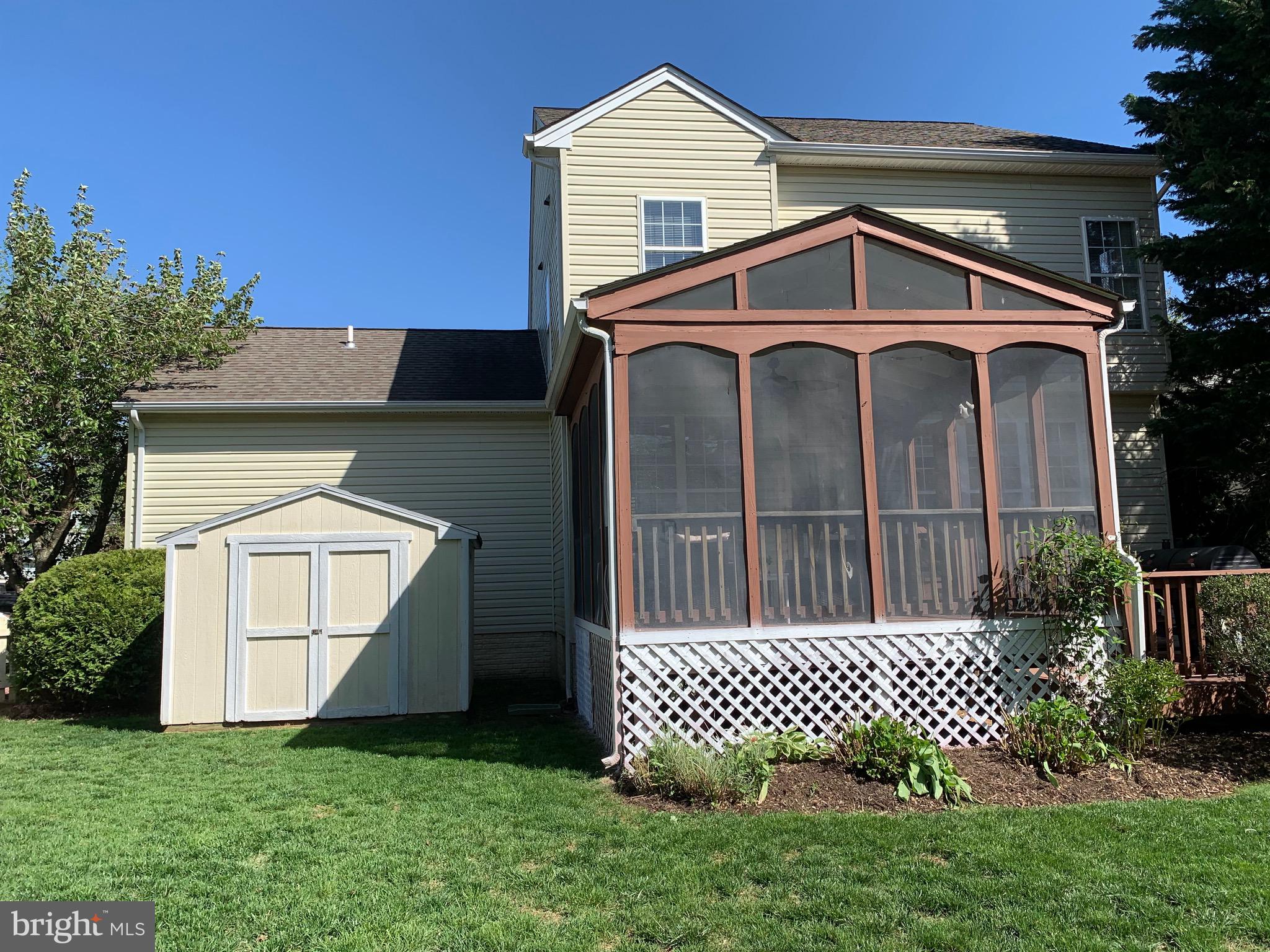 ROUND HILL - Residential