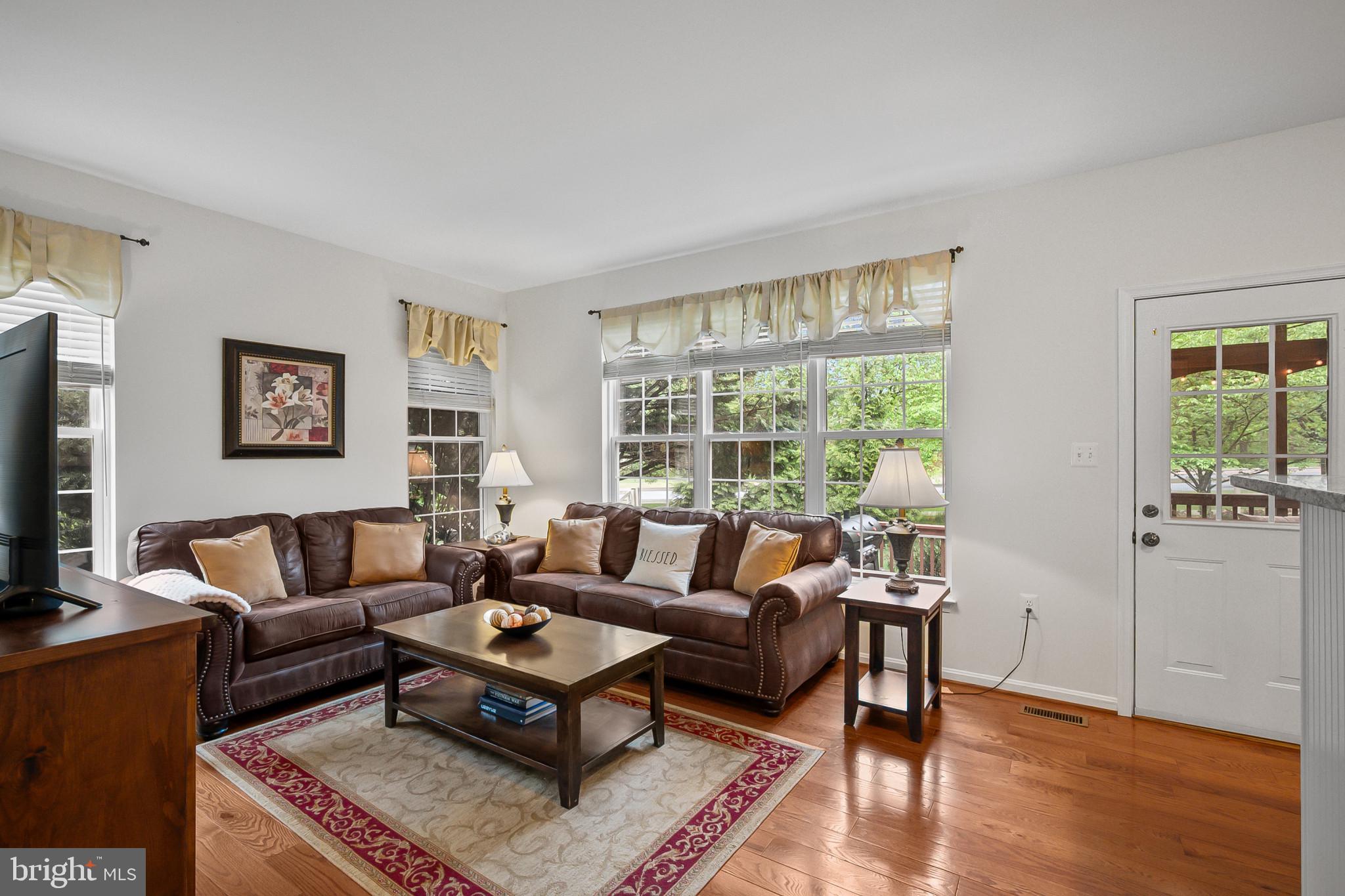 ROUND HILL - Residential