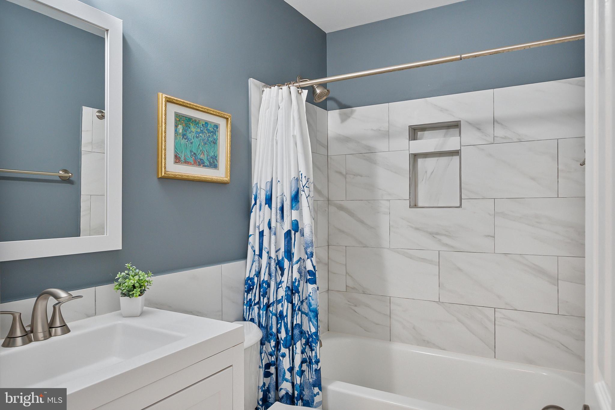 ROUND HILL - Residential