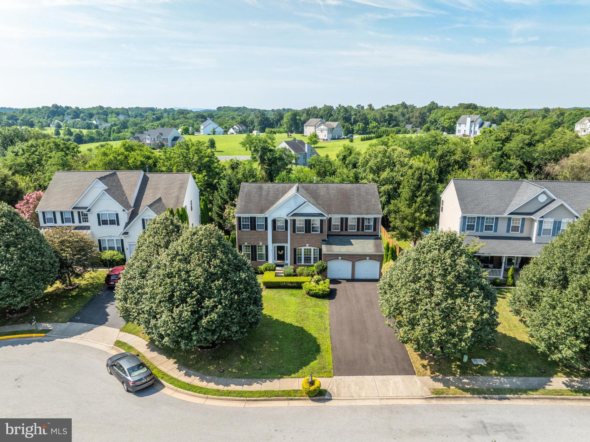 929 TOWERING OAK COURT