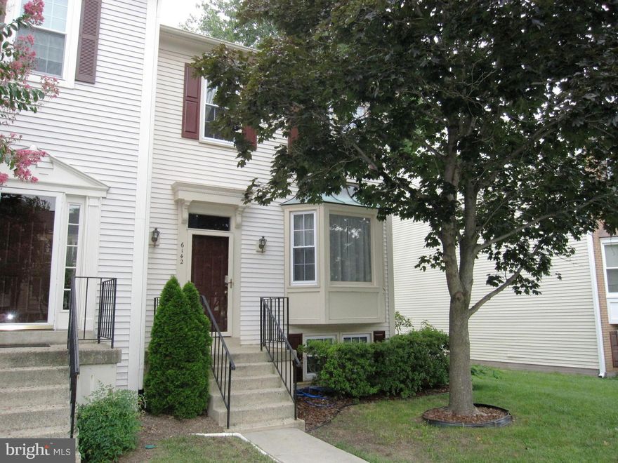 Three-level end unit townhouse.  Bright kitchen w/Italian tile; sunroom with skylights. French doors to deck overlooking trees & common area. Walk-out lower level with French doors. Close to shopping, restaurants, theaters, and metro.  All the Kingstowne amenties!  Please documents for guidelines and application.