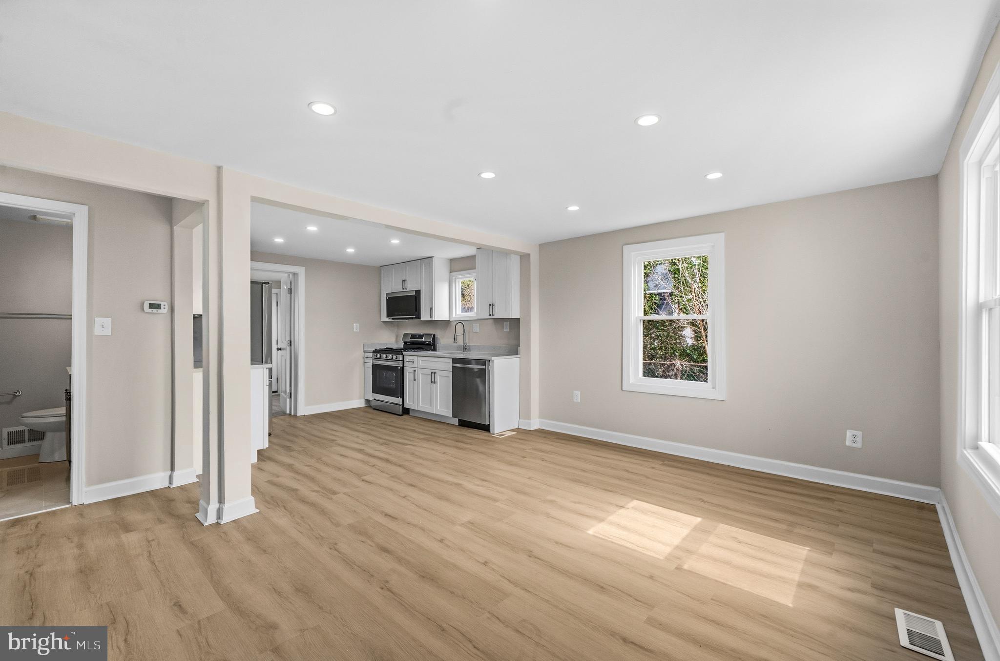 WASHINGTON SUBURBAN HOME - Residential