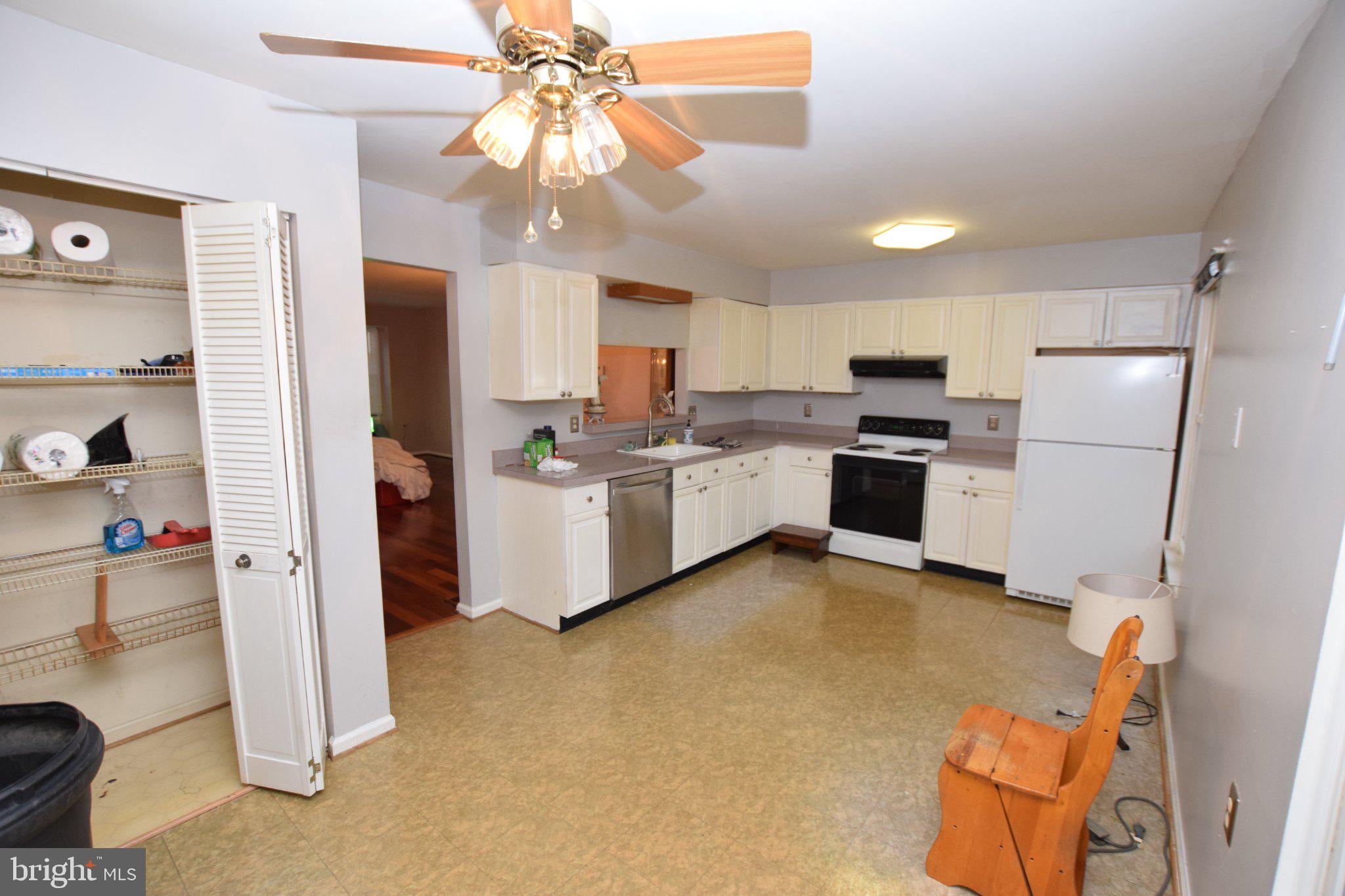 7851 BROOKVIEW COURT