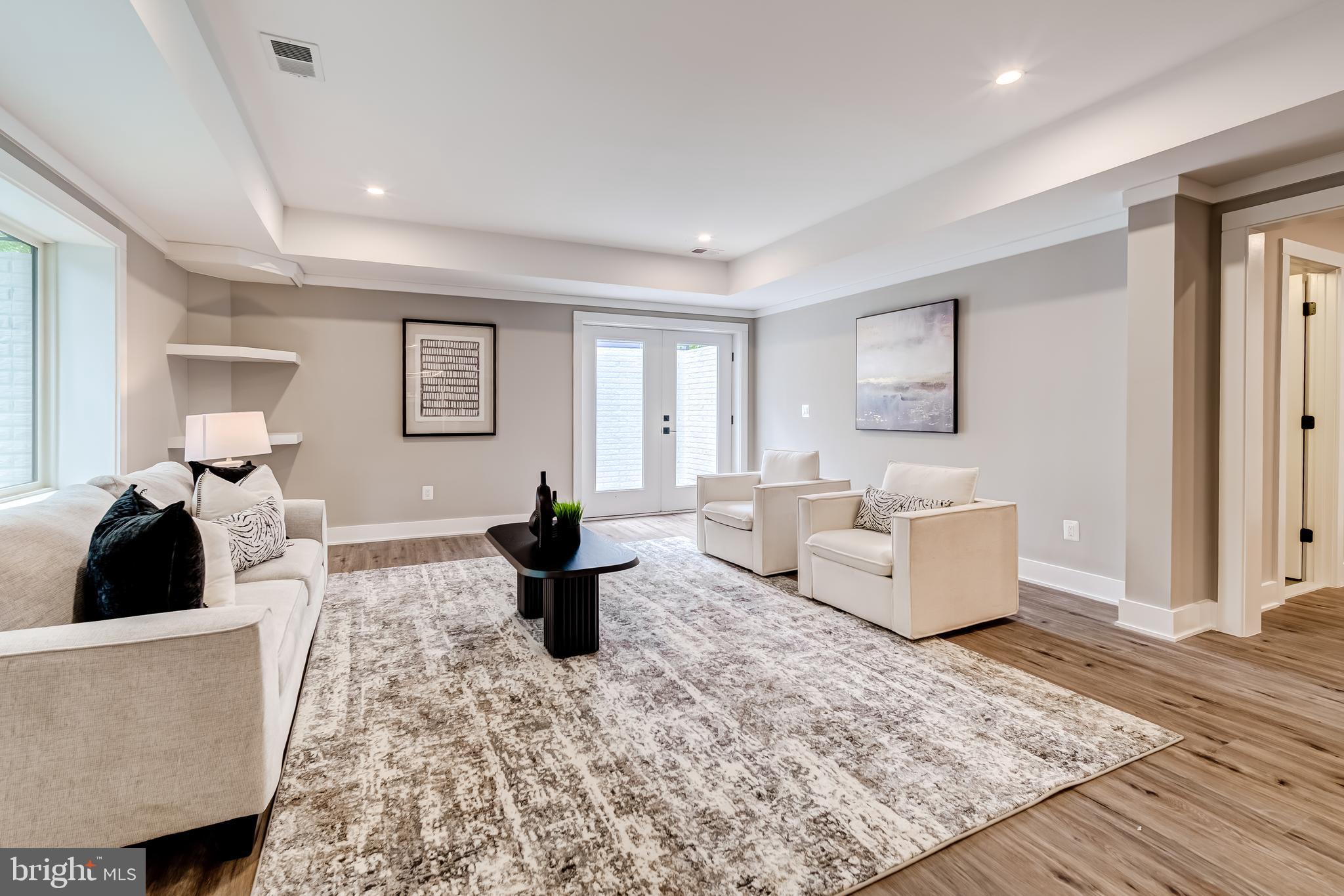 VIENNA WOODS - Residential