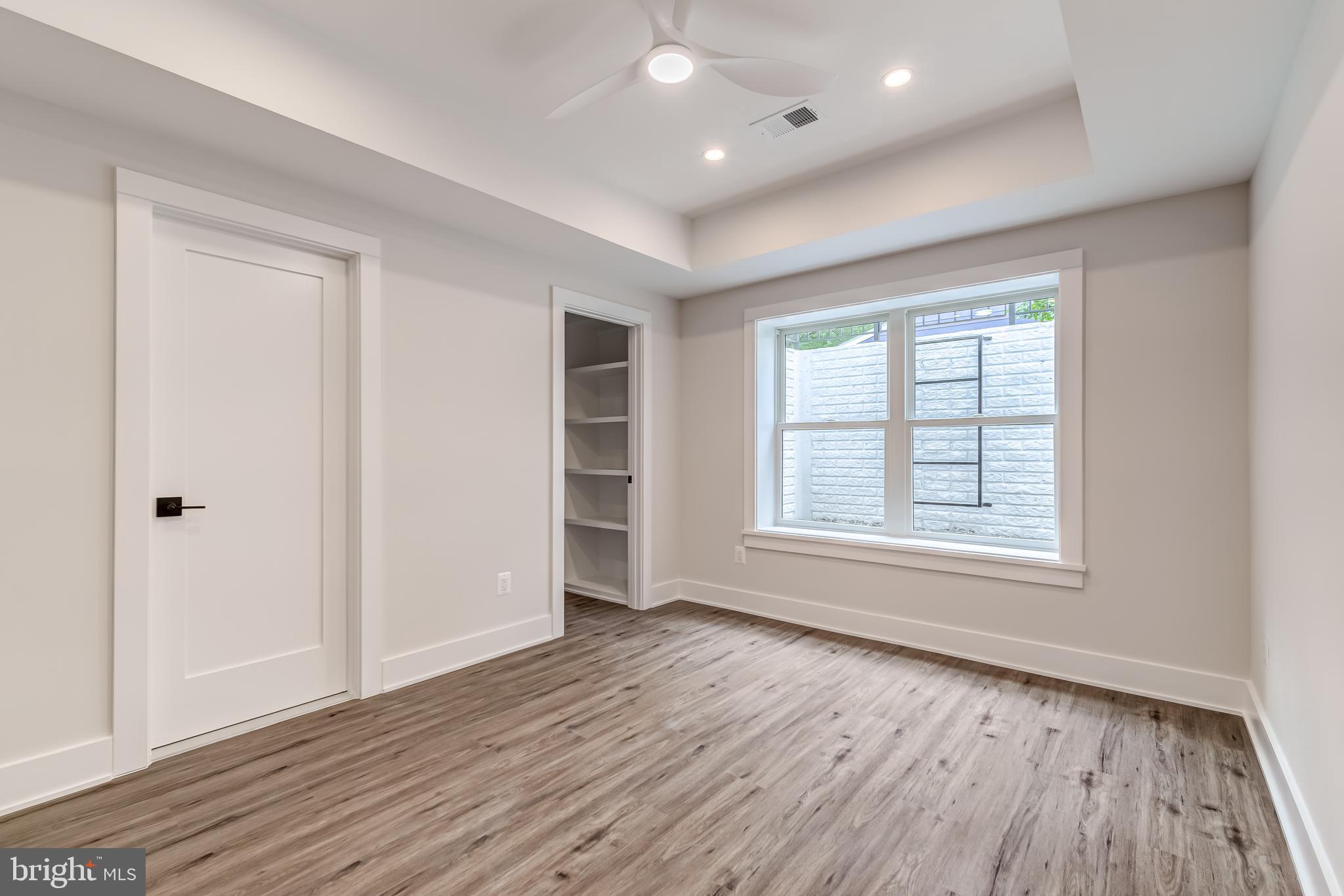 VIENNA WOODS - Residential