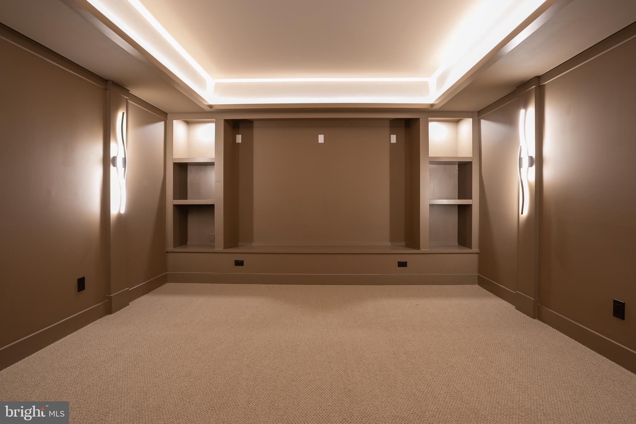 VIENNA WOODS - Residential