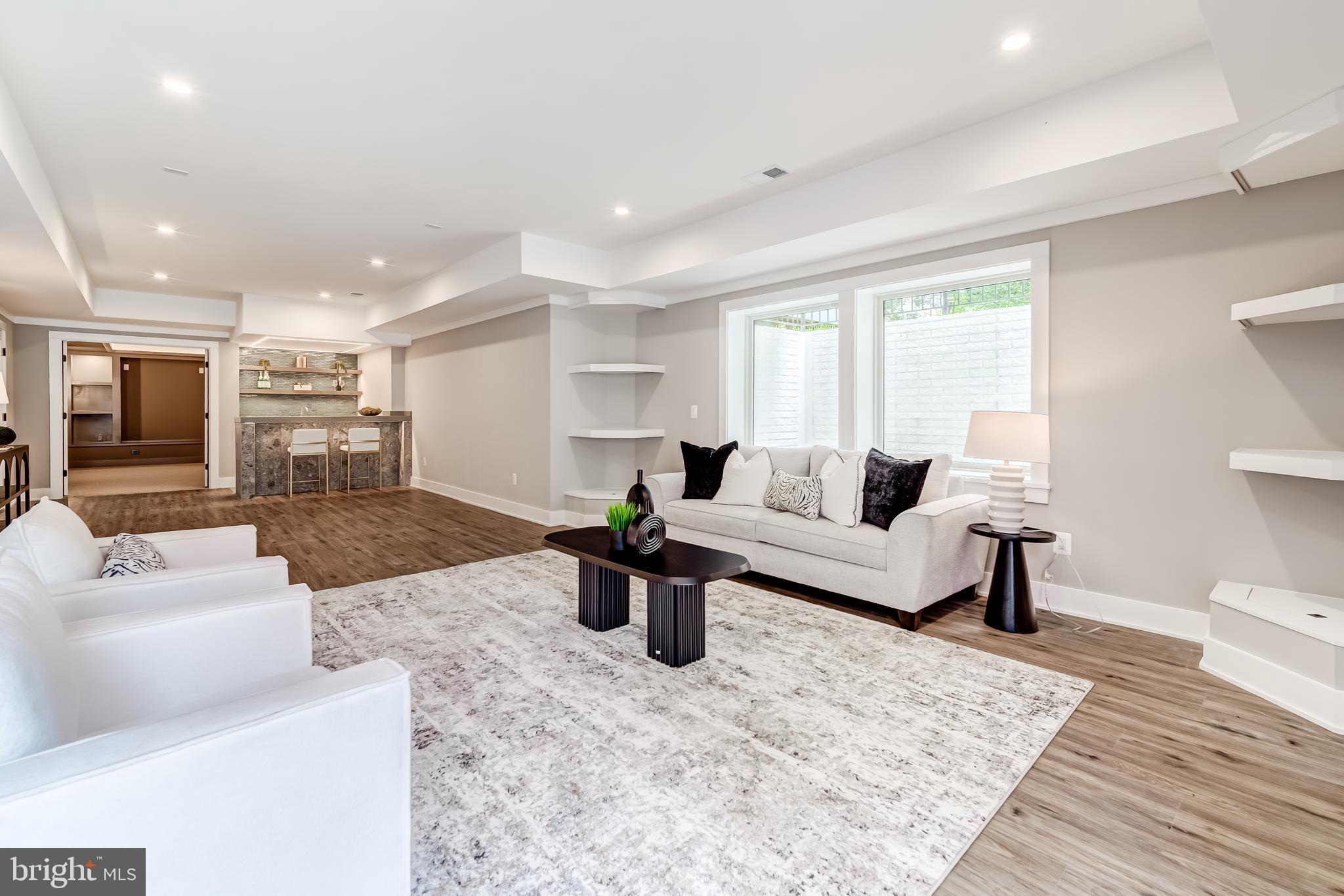 VIENNA WOODS - Residential