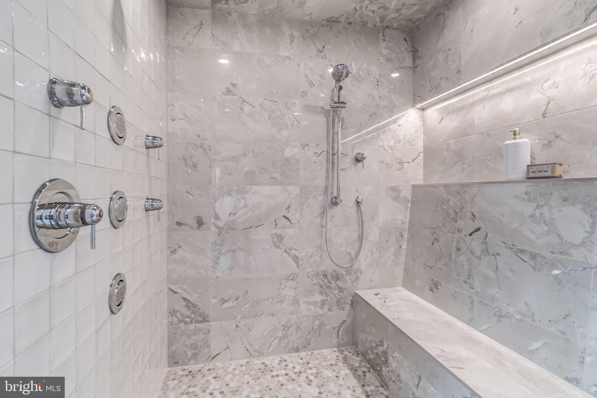 VIENNA WOODS - Residential