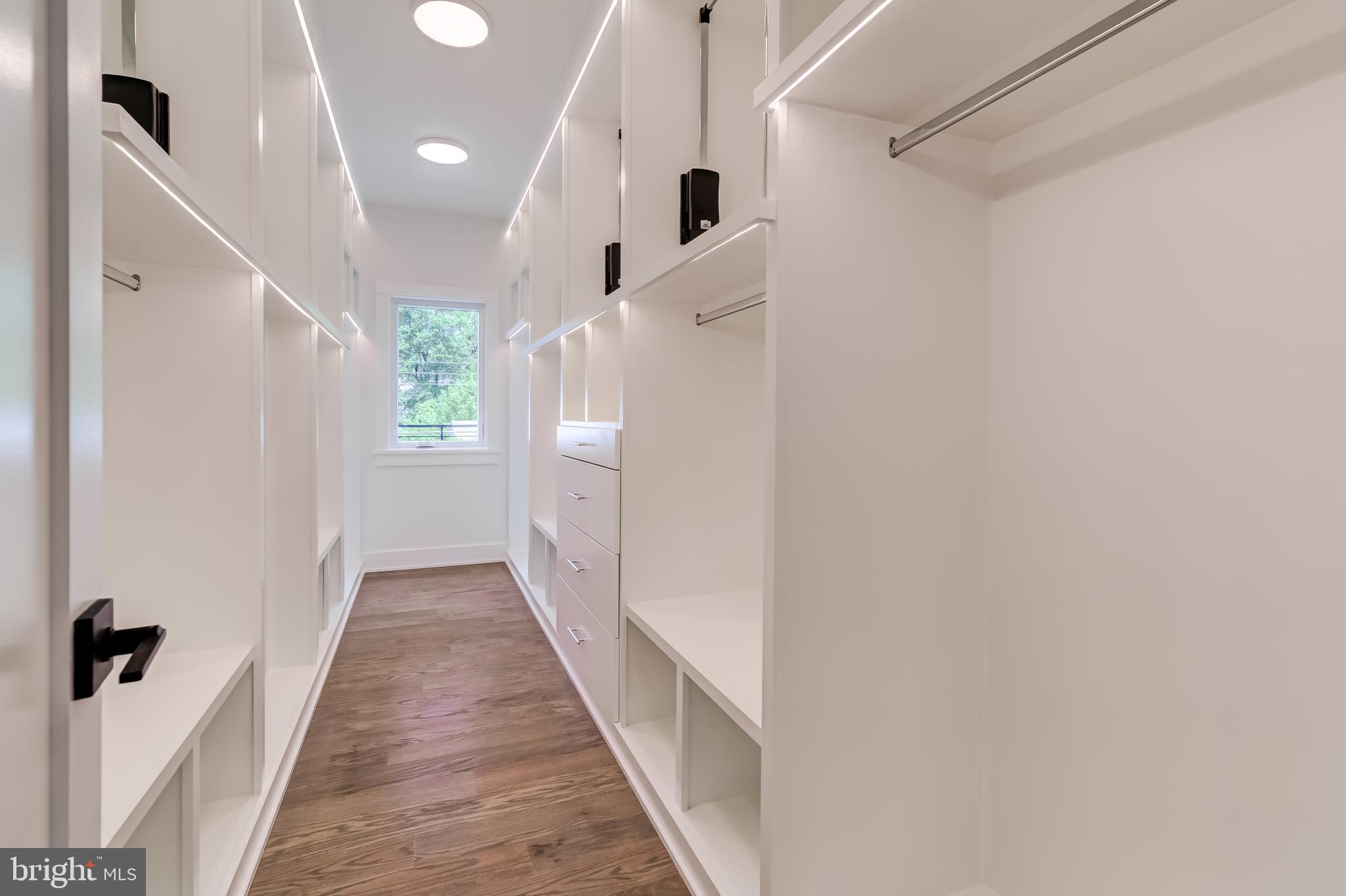 VIENNA WOODS - Residential