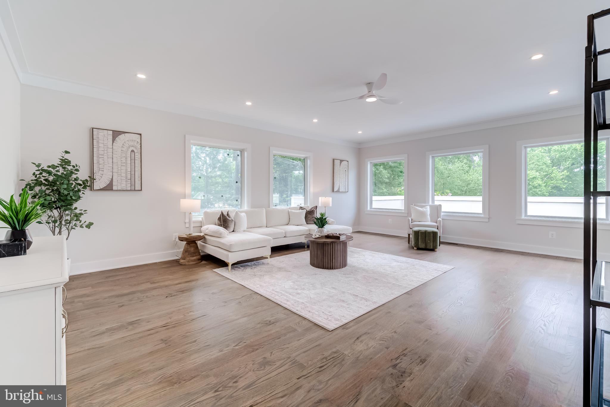 VIENNA WOODS - Residential