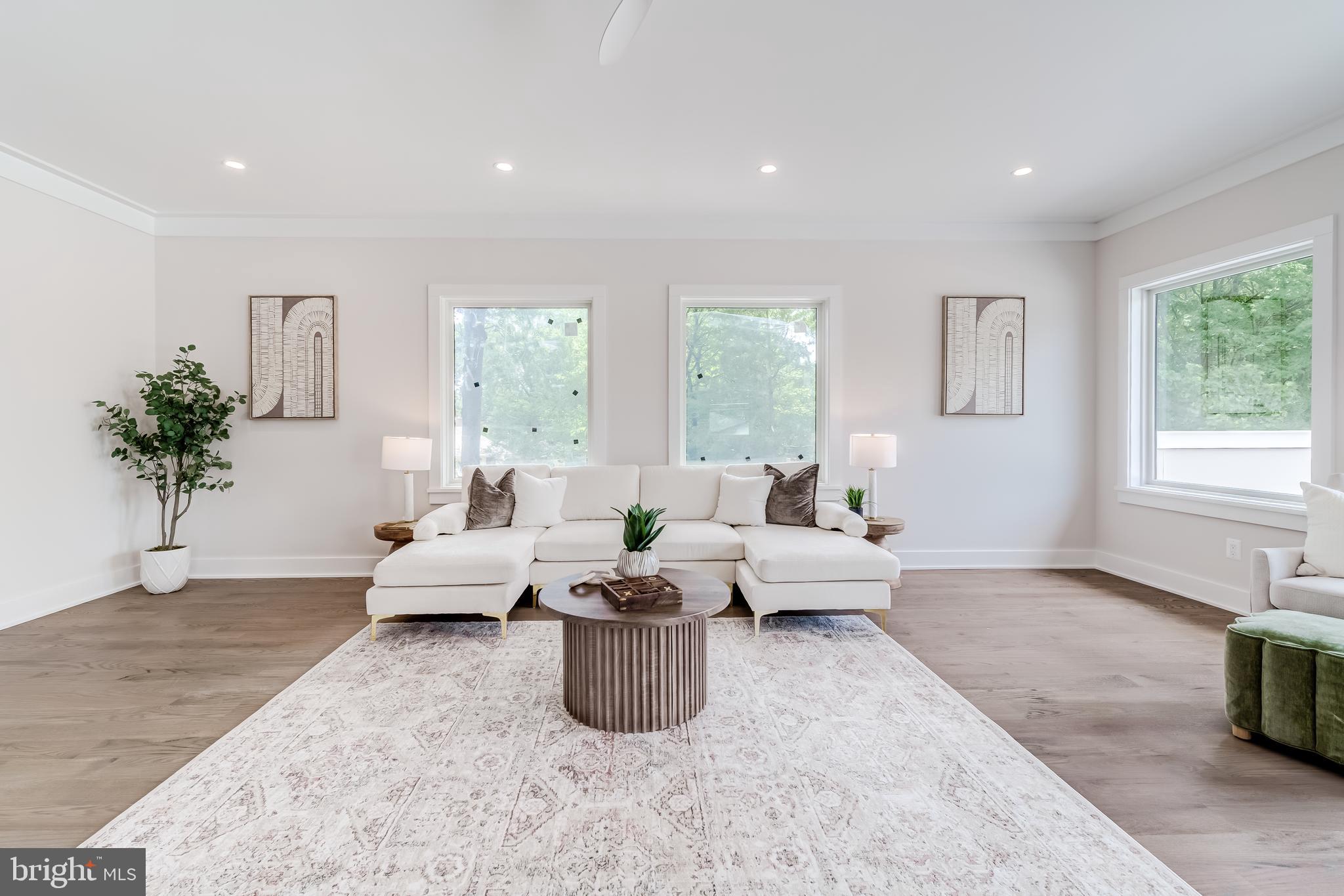 VIENNA WOODS - Residential