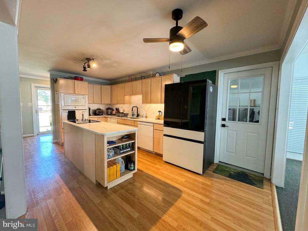 3903 BLAKE DRIVE
