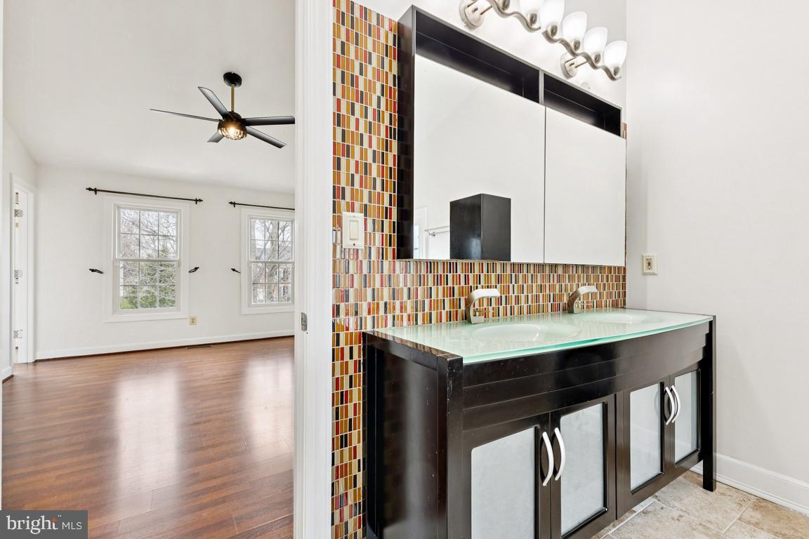 WILLOUGHBY WOODS - Residential