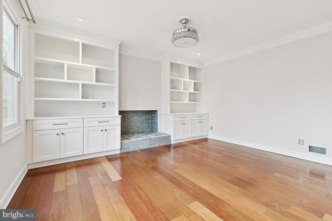 WILLOUGHBY WOODS - Residential