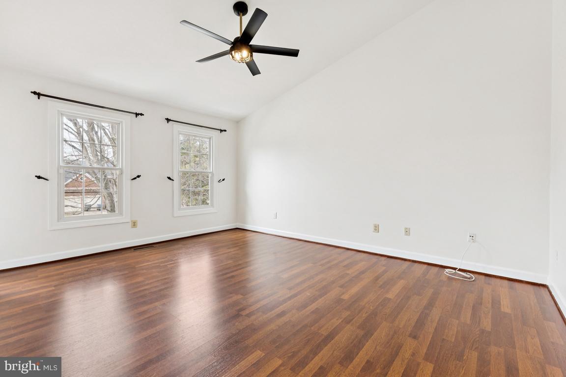 WILLOUGHBY WOODS - Residential