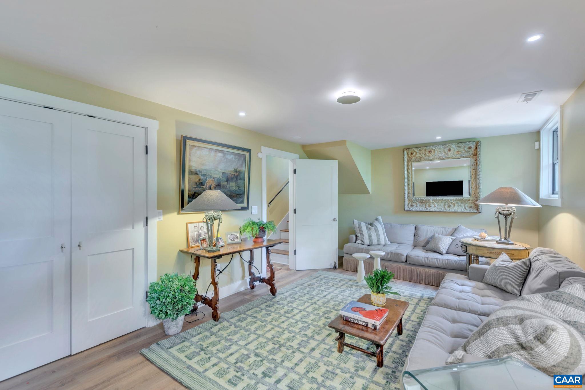 FOREST HILLS - Residential