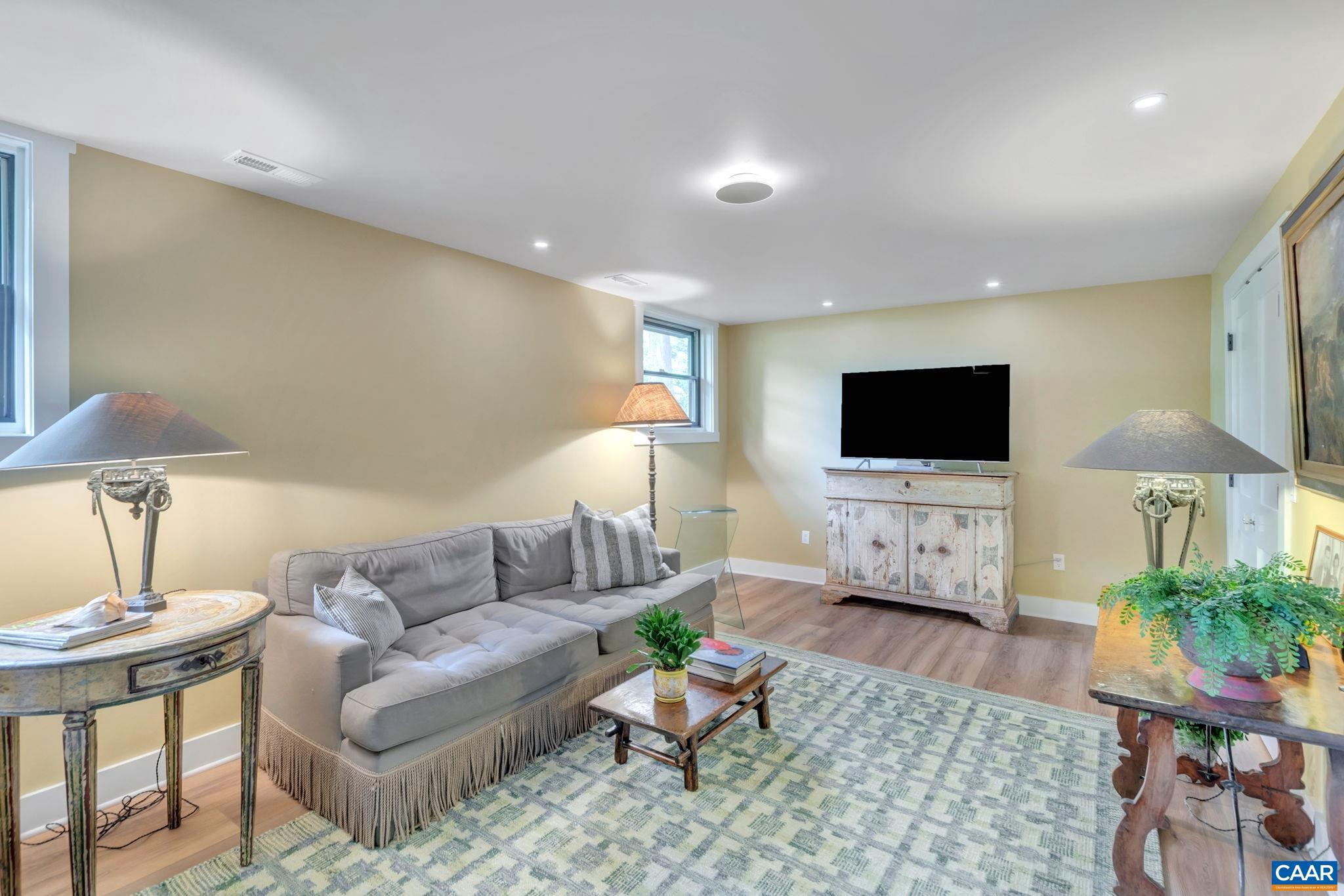 FOREST HILLS - Residential