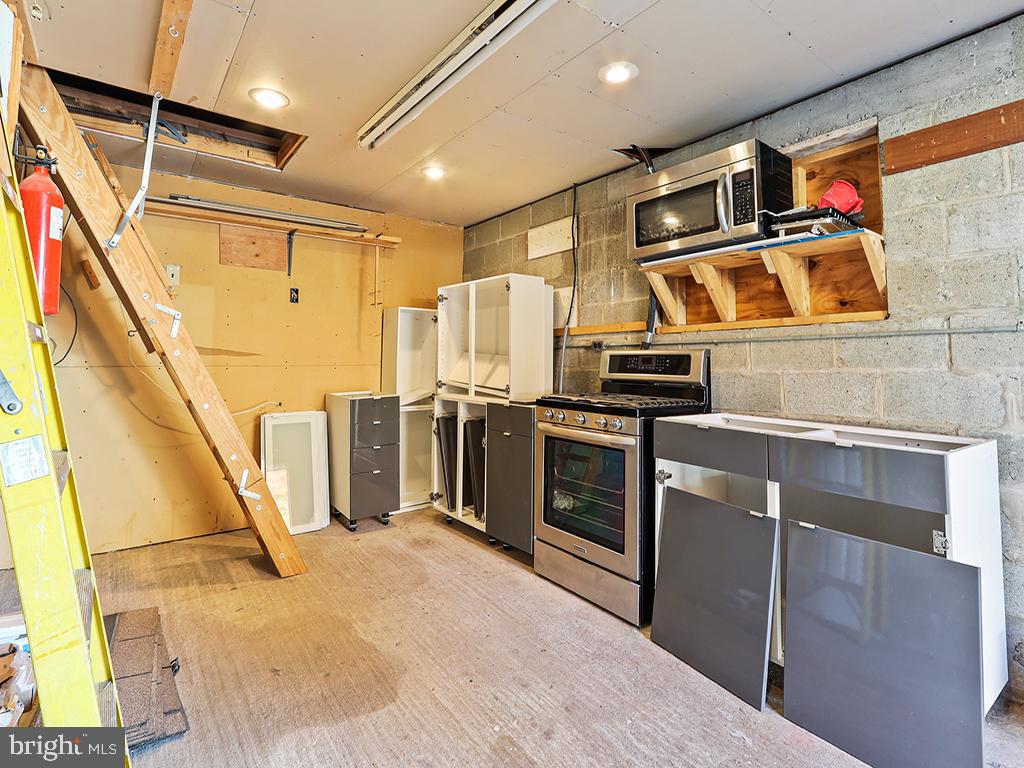 CROYDON ACRES - Residential