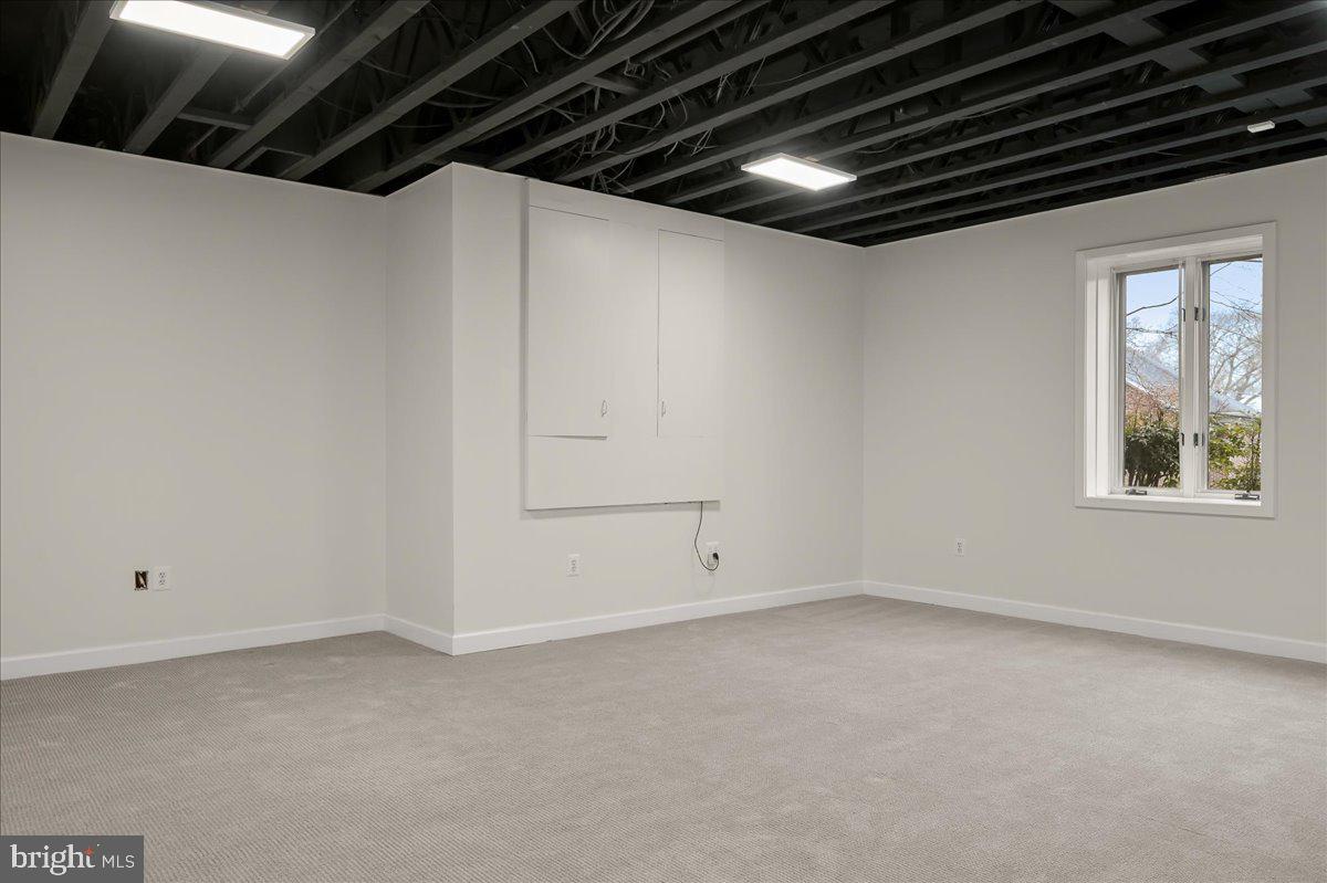 POTOMAC OUTSIDE - Residential