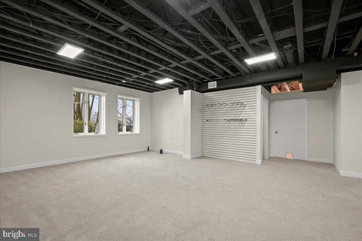 POTOMAC OUTSIDE - Residential