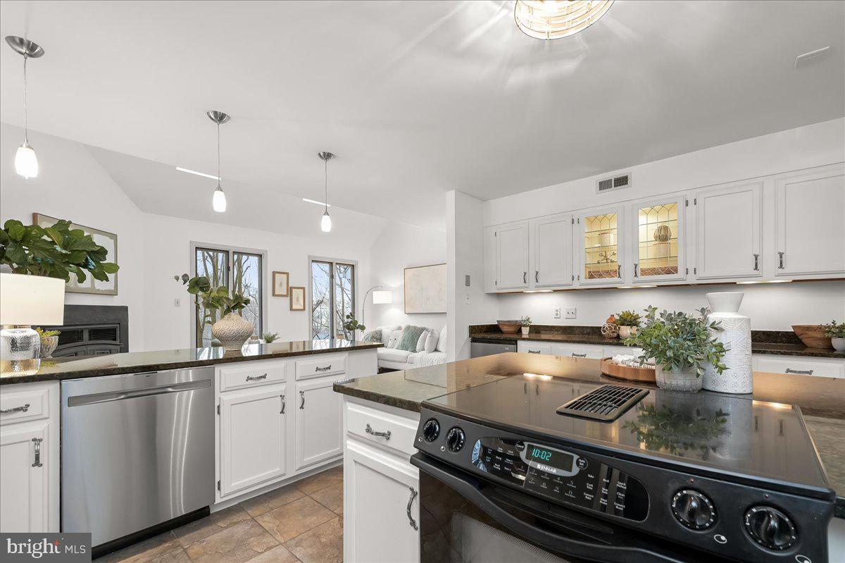 POTOMAC OUTSIDE - Residential