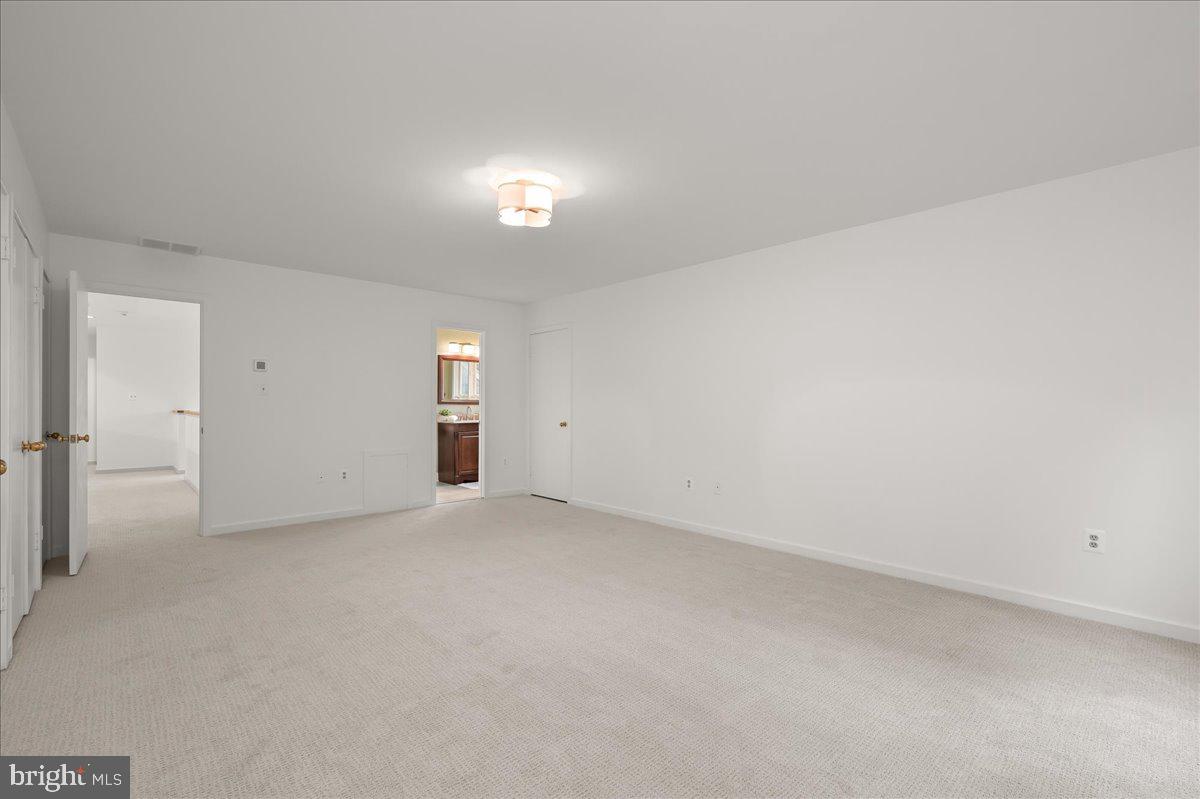 POTOMAC OUTSIDE - Residential