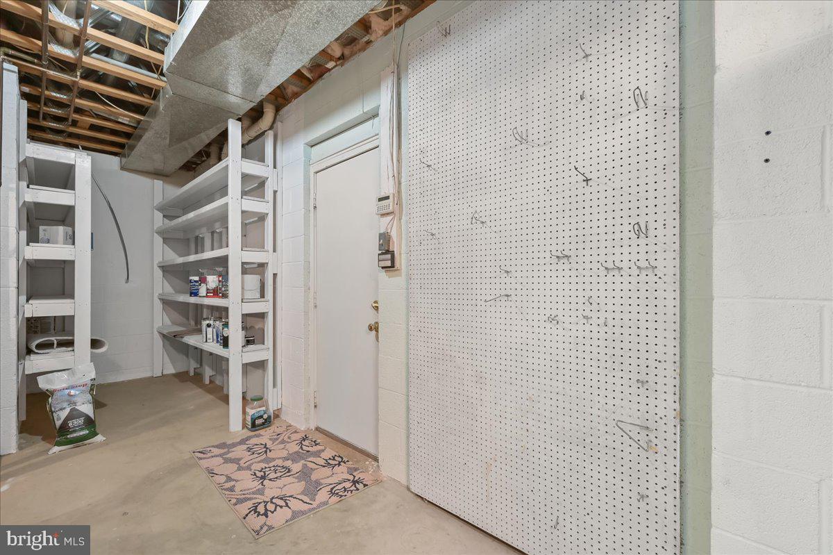 POTOMAC OUTSIDE - Residential