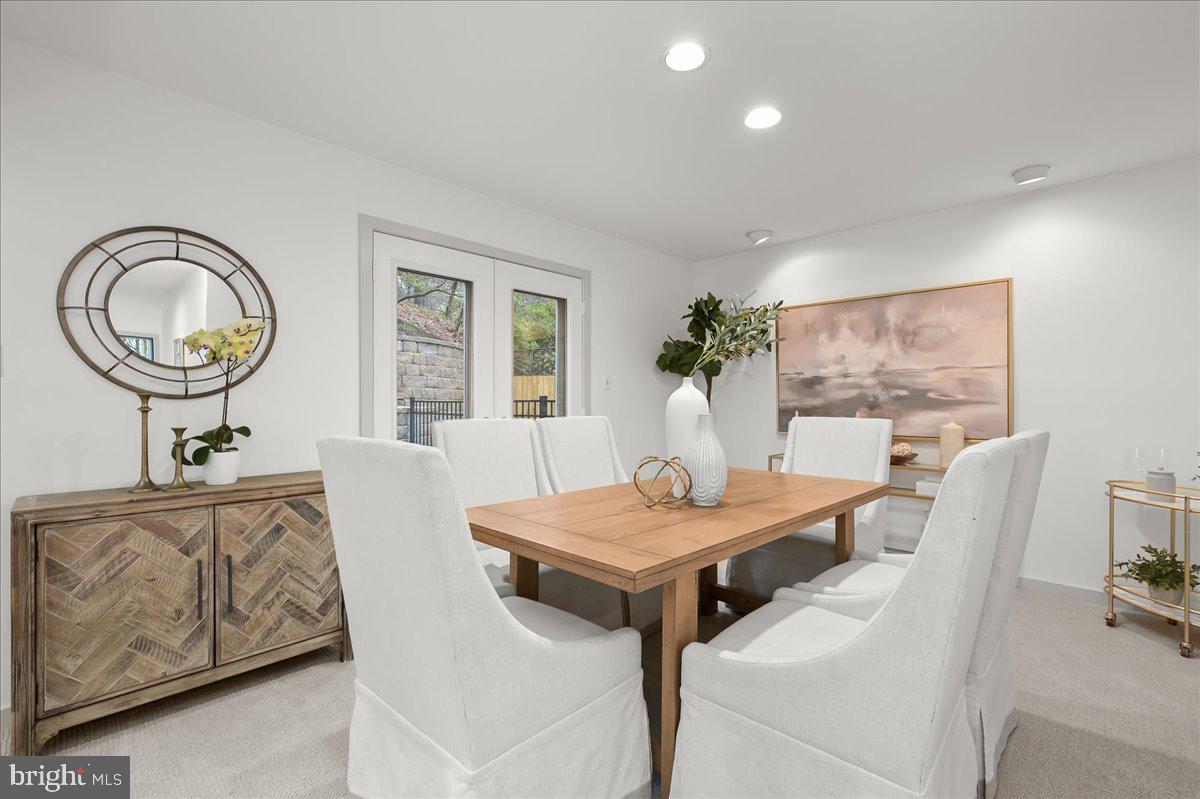 POTOMAC OUTSIDE - Residential