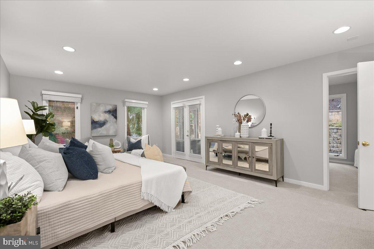 POTOMAC OUTSIDE - Residential