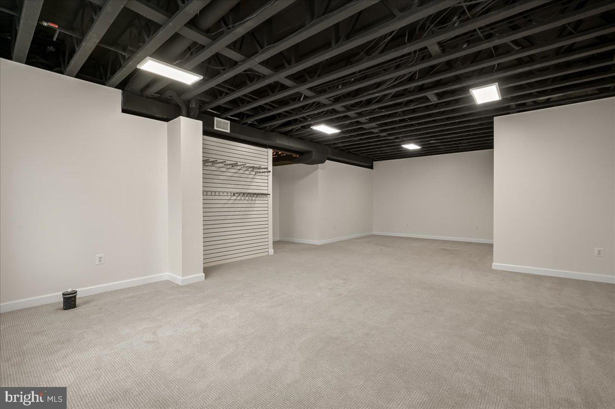 POTOMAC OUTSIDE - Residential