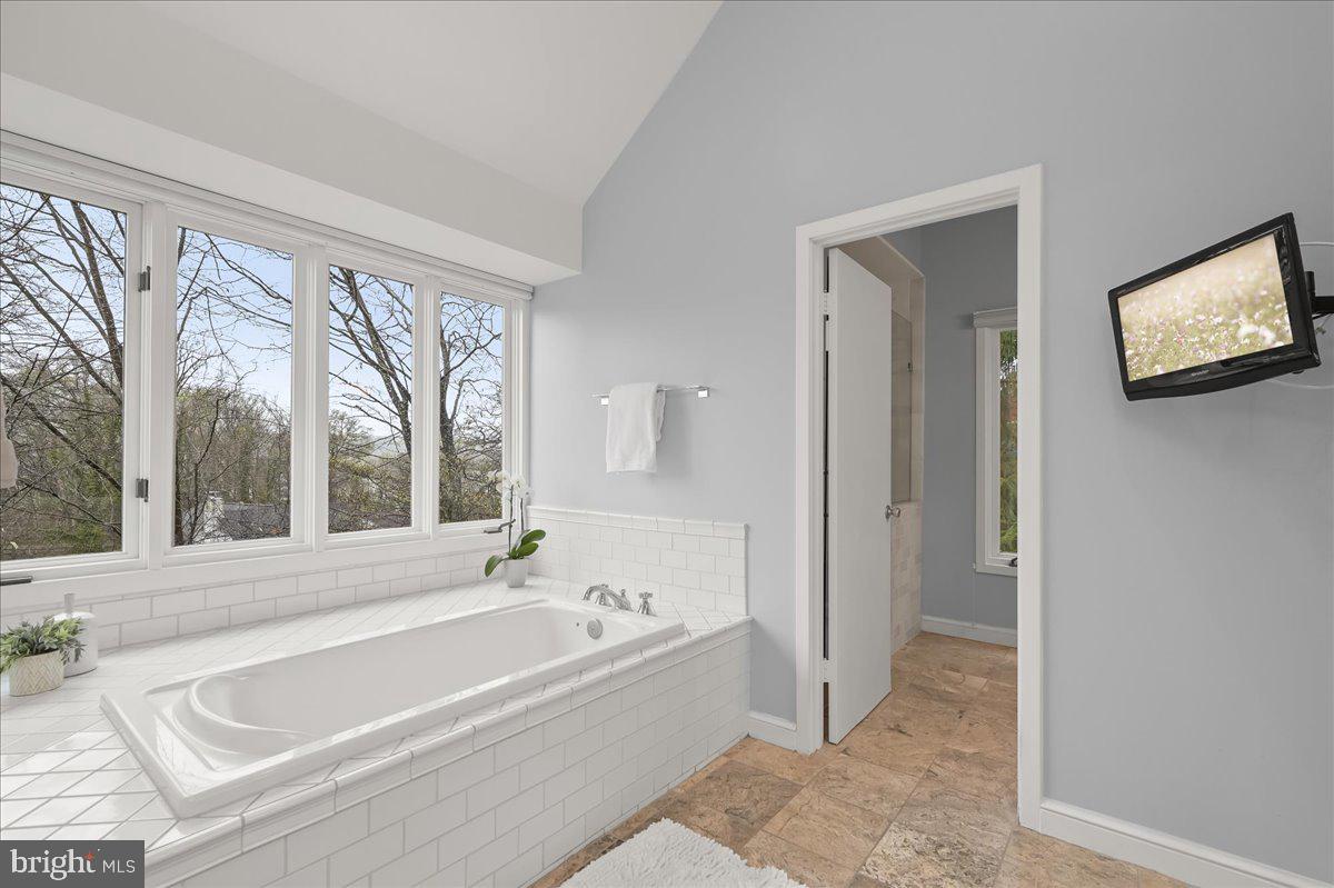 POTOMAC OUTSIDE - Residential