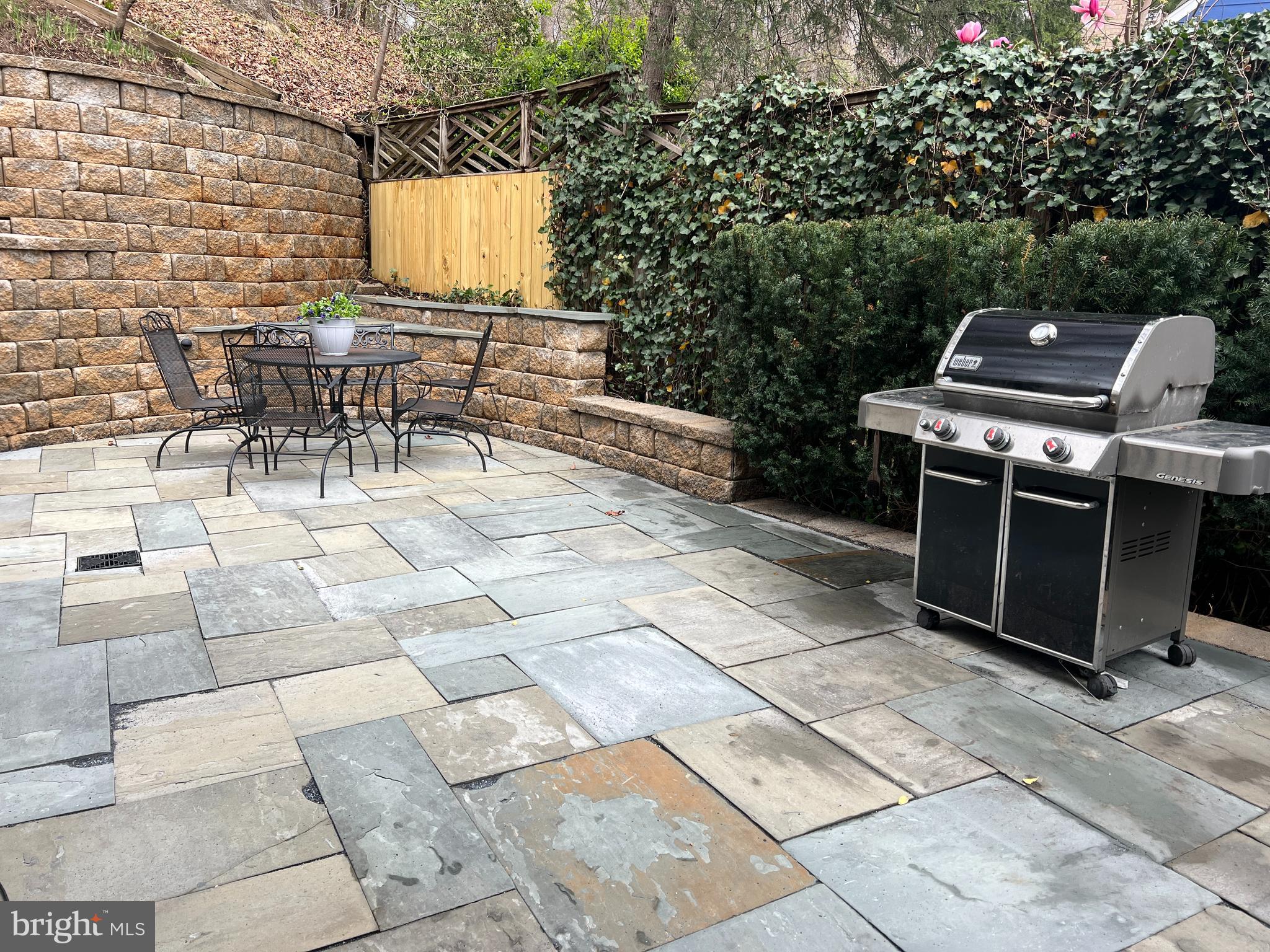 POTOMAC OUTSIDE - Residential