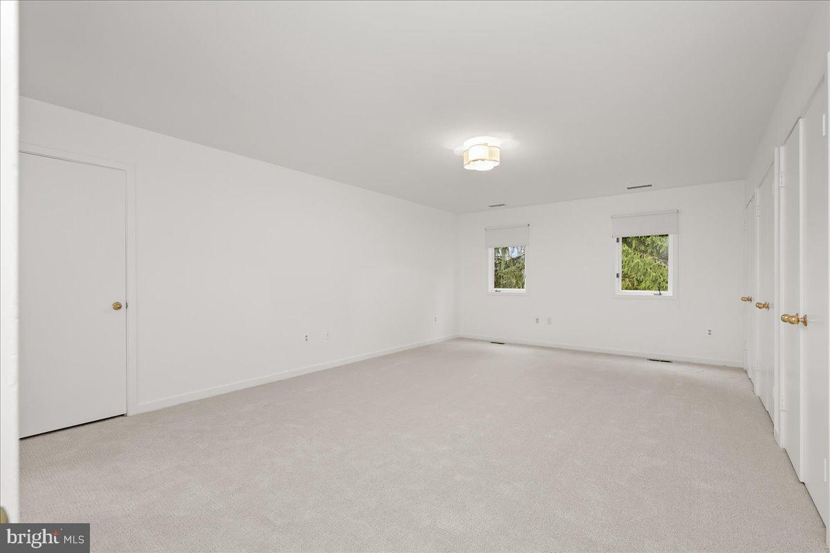 POTOMAC OUTSIDE - Residential