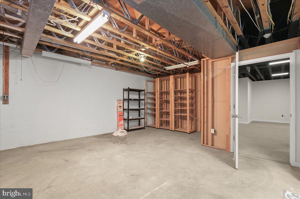 POTOMAC OUTSIDE - Residential