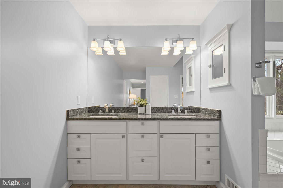 POTOMAC OUTSIDE - Residential