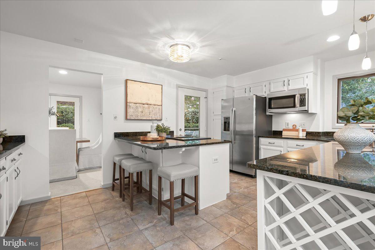 POTOMAC OUTSIDE - Residential