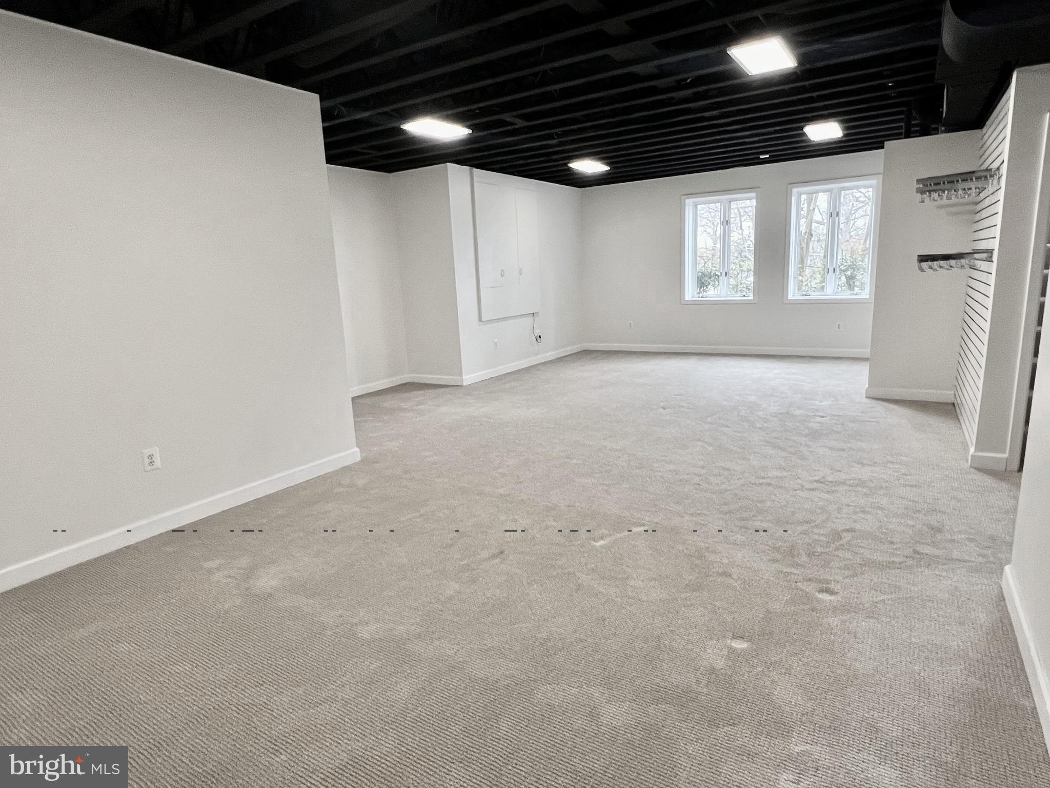 POTOMAC OUTSIDE - Residential