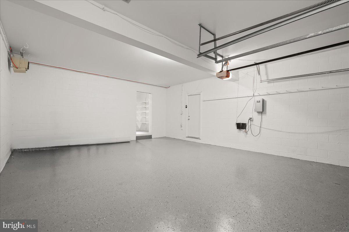 POTOMAC OUTSIDE - Residential