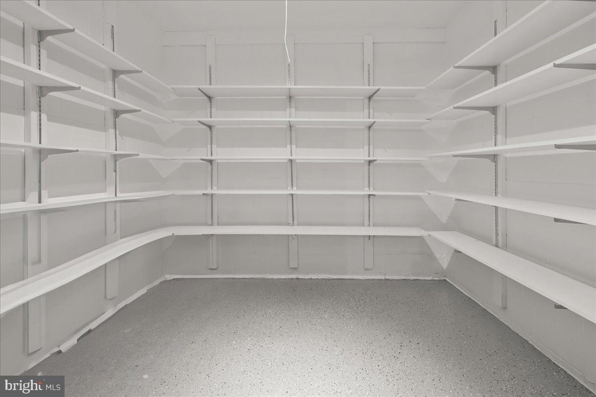 POTOMAC OUTSIDE - Residential