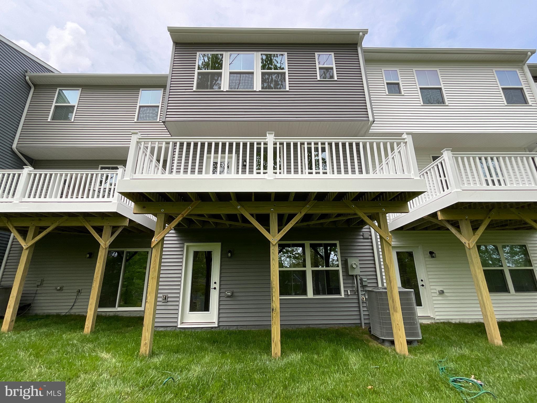 COURTHOUSE COMMONS - Residential Lease