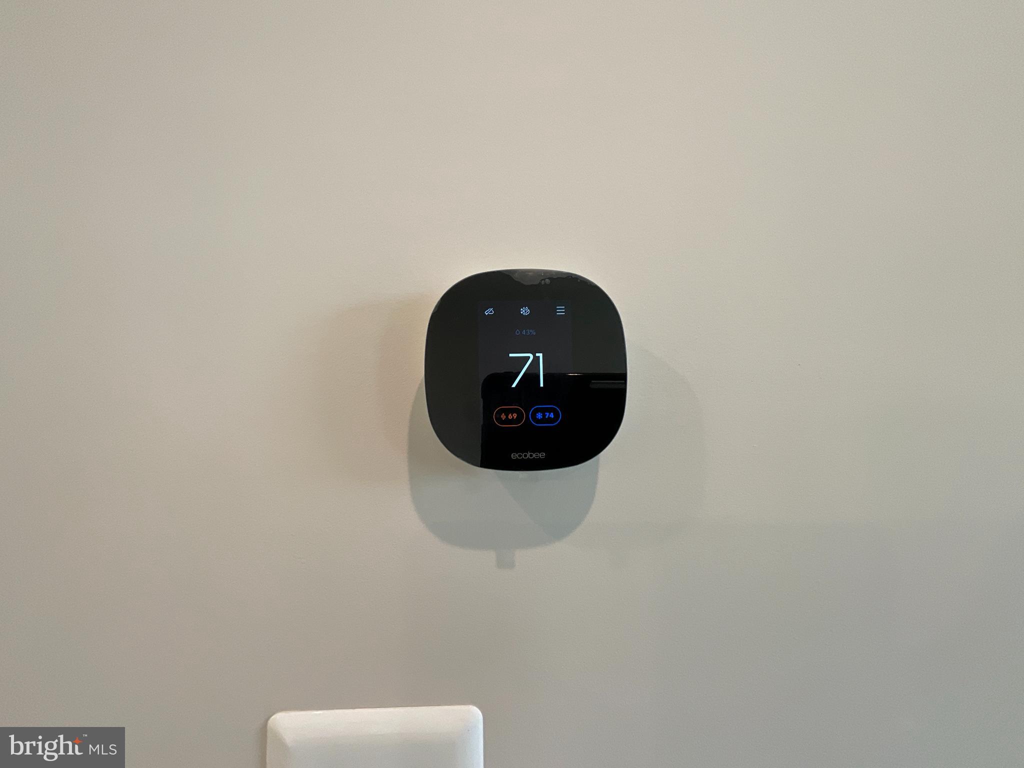 COURTHOUSE COMMONS - Residential Lease