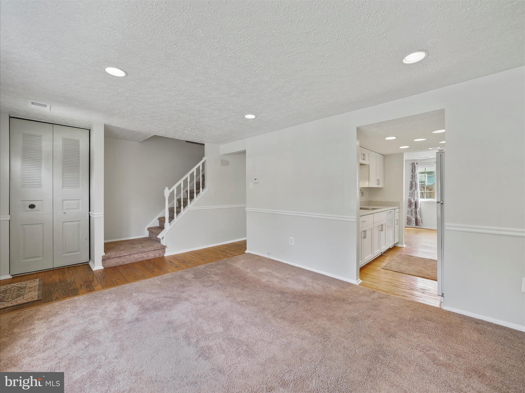 6 VALLEY PARK COURT
