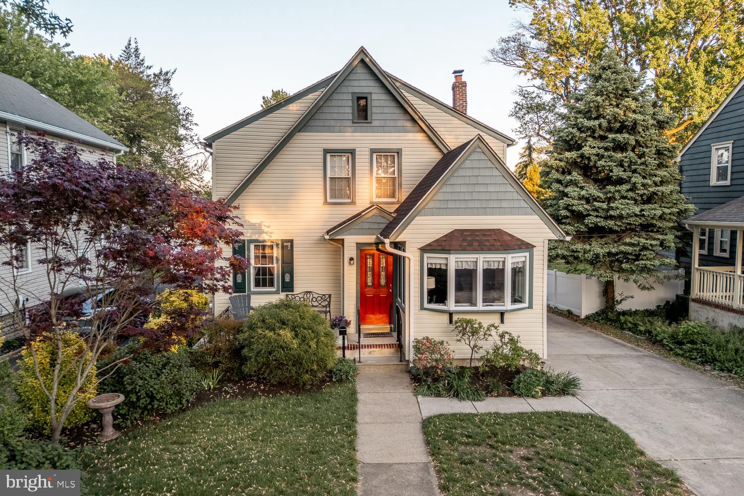 214 E LINDEN AVENUE