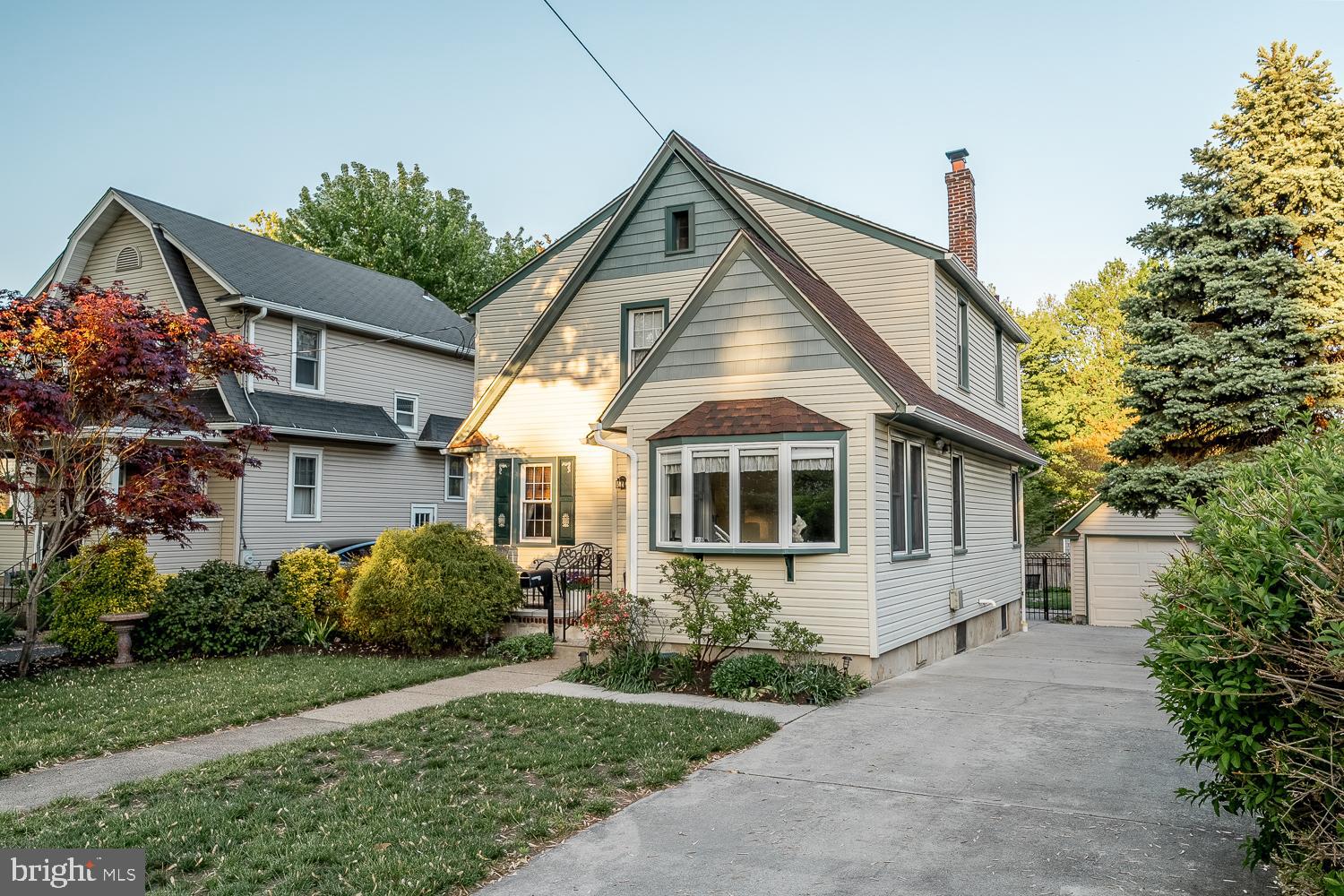 214 E LINDEN AVENUE