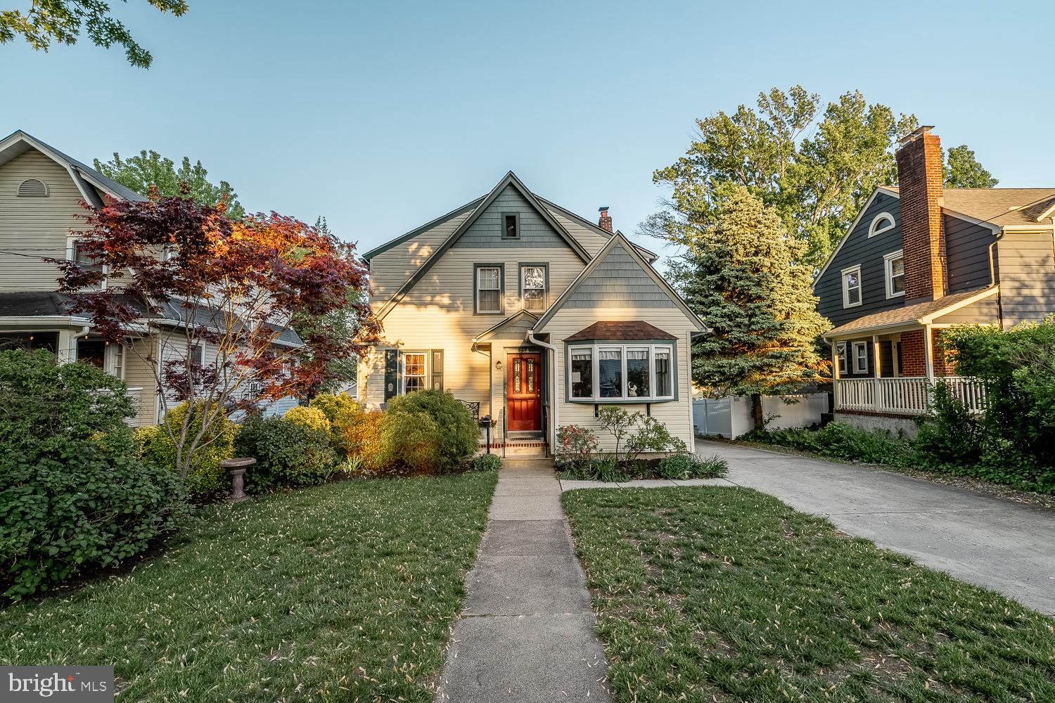 214 E LINDEN AVENUE