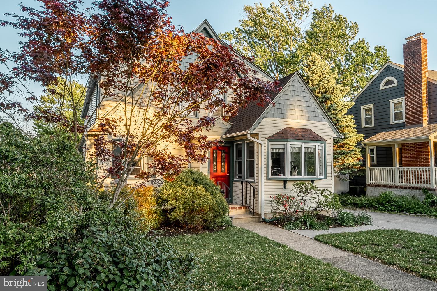 214 E LINDEN AVENUE