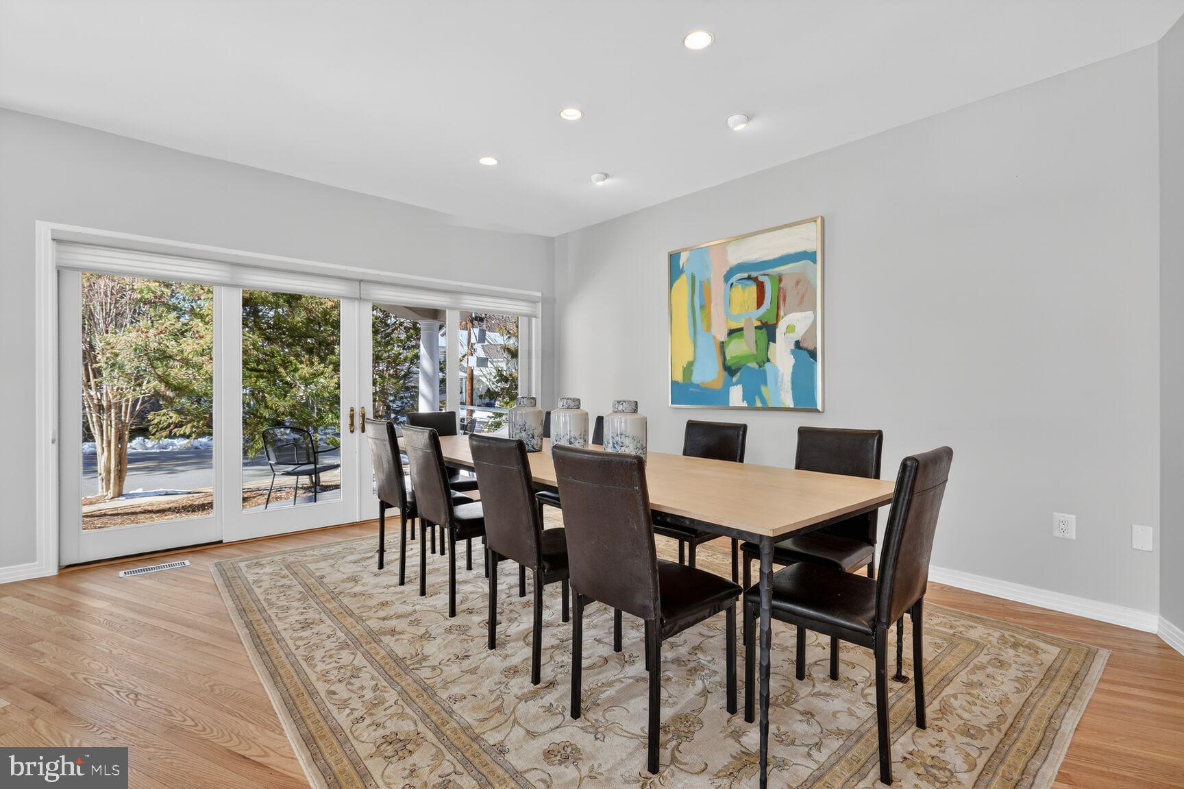 THE WILLIAMSBURG - Residential